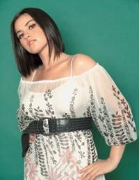 maite 

 

dintre toate trei, ea este cea mai discreta si feminina, fara a atrage atentia sau a iesi