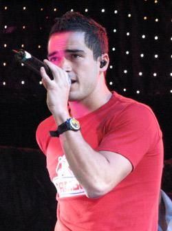 DESPRE PONCHO - Alfonso Herrera: Sunt un seducator foarte - ALFONSO